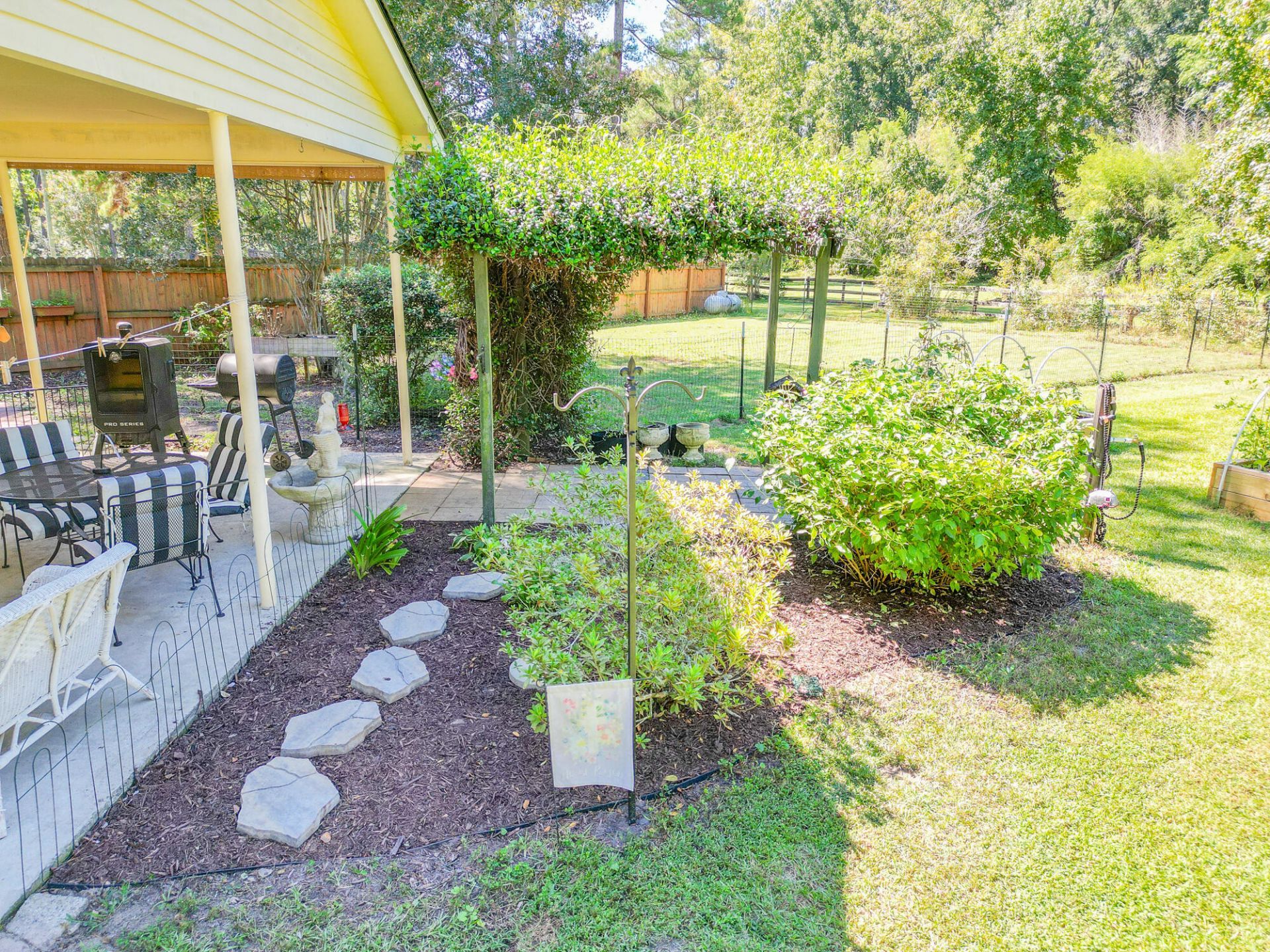 386 Rigby Road Photo 9