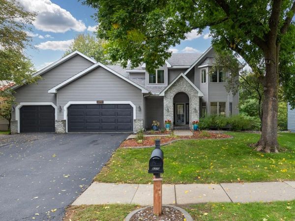 8370 W Lake Drive , Chanhassen, MN 55317