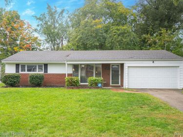 2451 Lafay Drive, West Bloomfield Township, Mi 48324