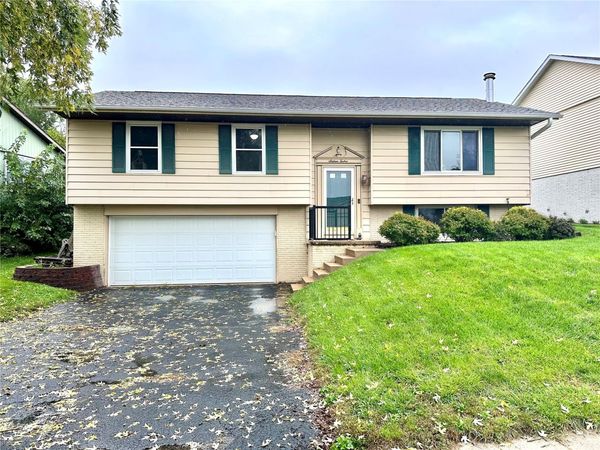 1612 Parkwood Lane NE, Cedar Rapids, IA 52402