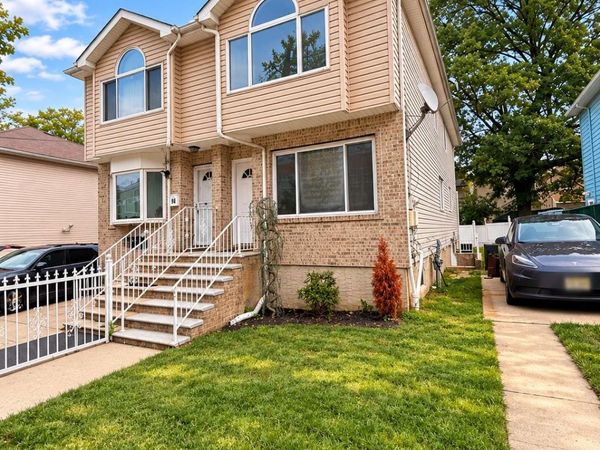 92 Saint Josephs Avenue , Staten Island, NY 10302