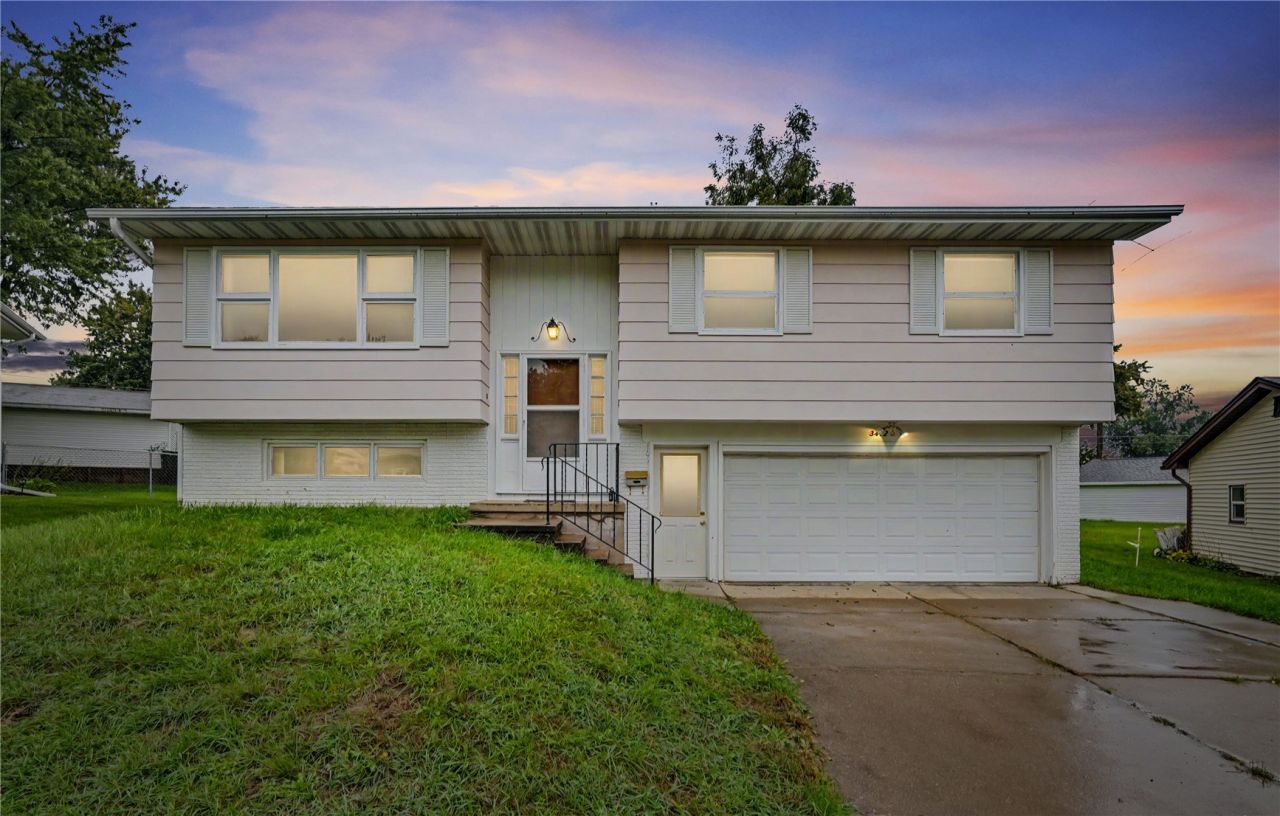 3412 Sheridan Dr SE , Cedar Rapids, IA 52403 Main Photo