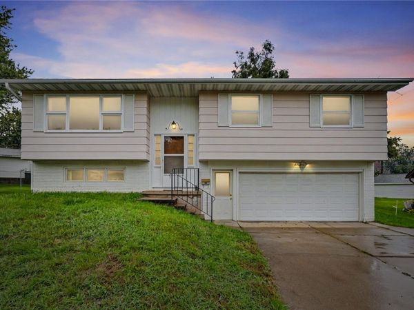 3412 Sheridan Dr SE , Cedar Rapids, IA 52403