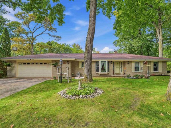611 River Drive, Mayville, WI 53050