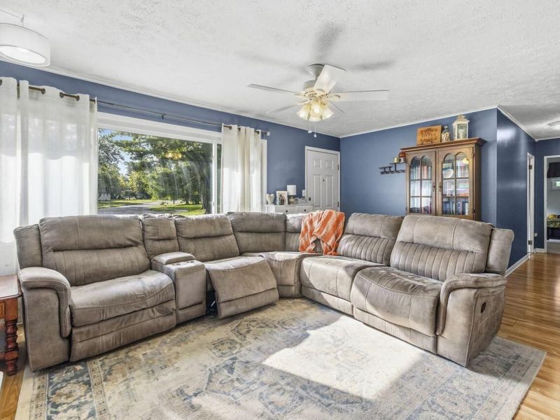 5420 Crescent Drive , Hilliard, OH 43026 Photo 3