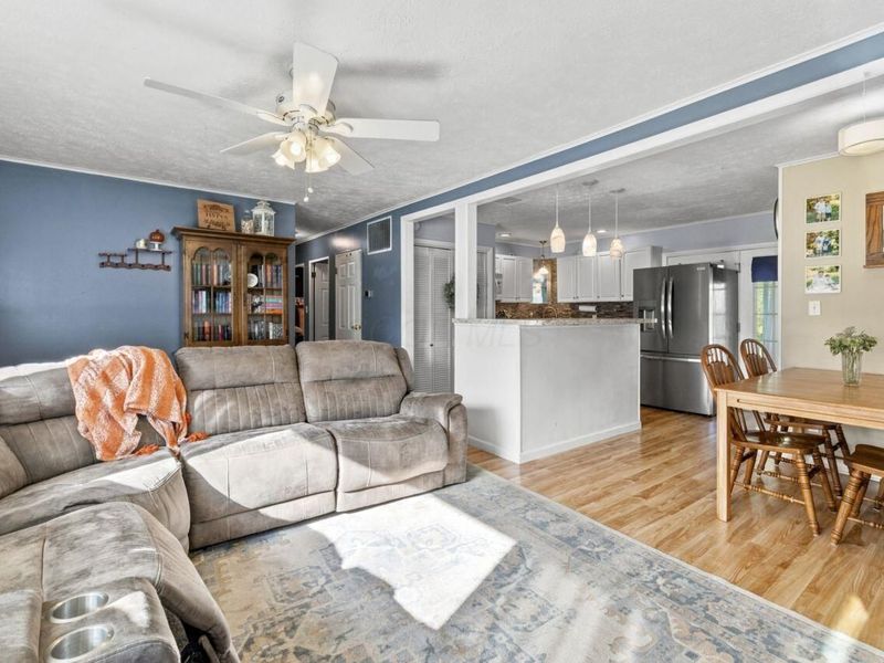 5420 Crescent Drive , Hilliard, OH 43026 Photo 4