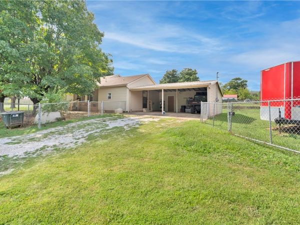 501 Polk Street, Huntsville, AR 72740