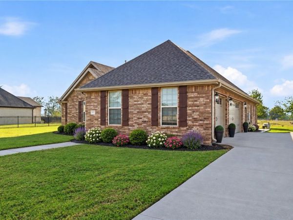 18397 Astor Drive, Fayetteville, AR 72704