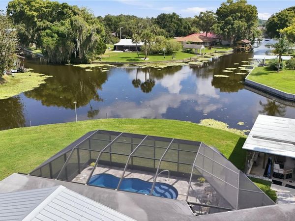 1612 ORANGE AVENUE, TAVARES, FL 32778