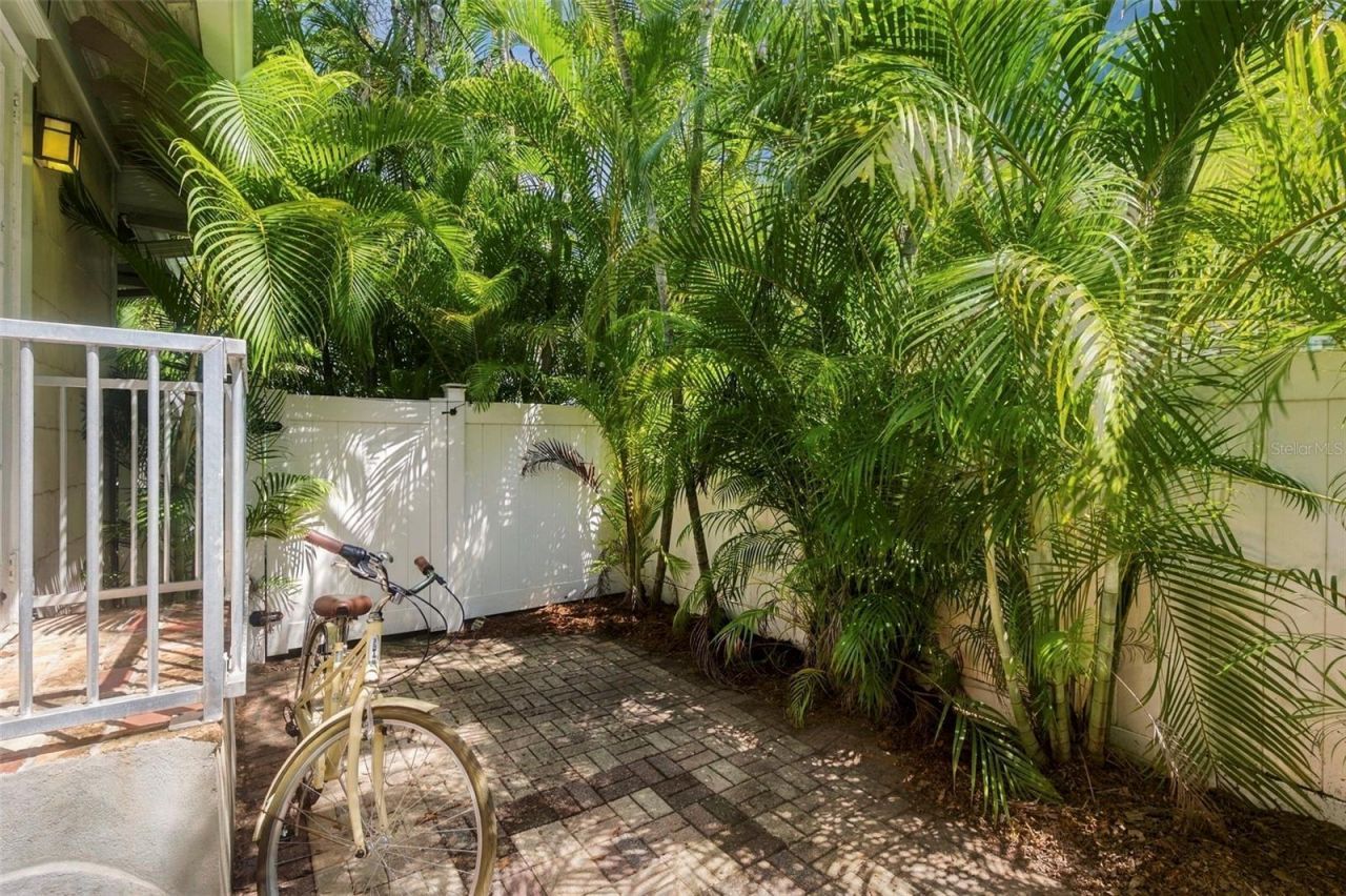 406 10th Avenue Ne, Saint Petersburg, FL 33701 Photo