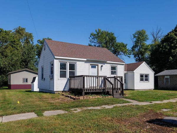 124 W School Street , Wolcott, IN 47995