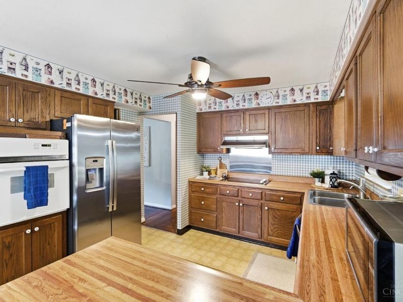 1210 Thurnridge Drive, Reading, OH 45215 Photo 14