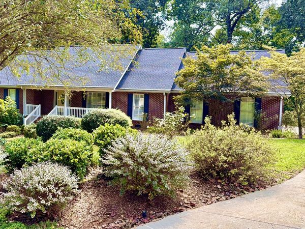 2915 Kensington St , Athens, TN 37303