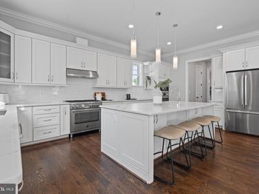 7606 LEONARD DRIVE, FALLS CHURCH, VA 22043