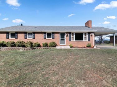 1204 W Hill Drive, Bedford, VA 24523