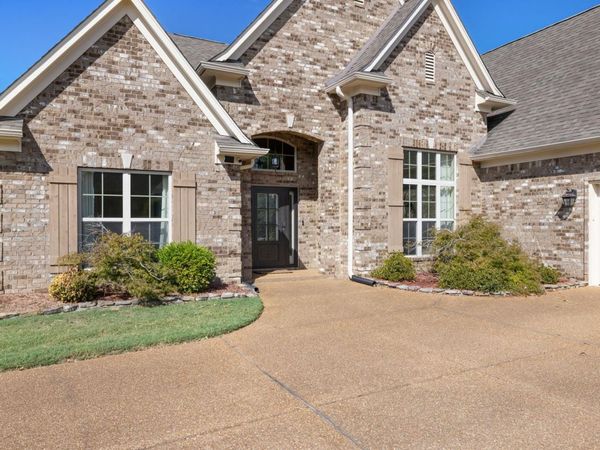 110 JAMES XING DR, Oakland, TN 38060