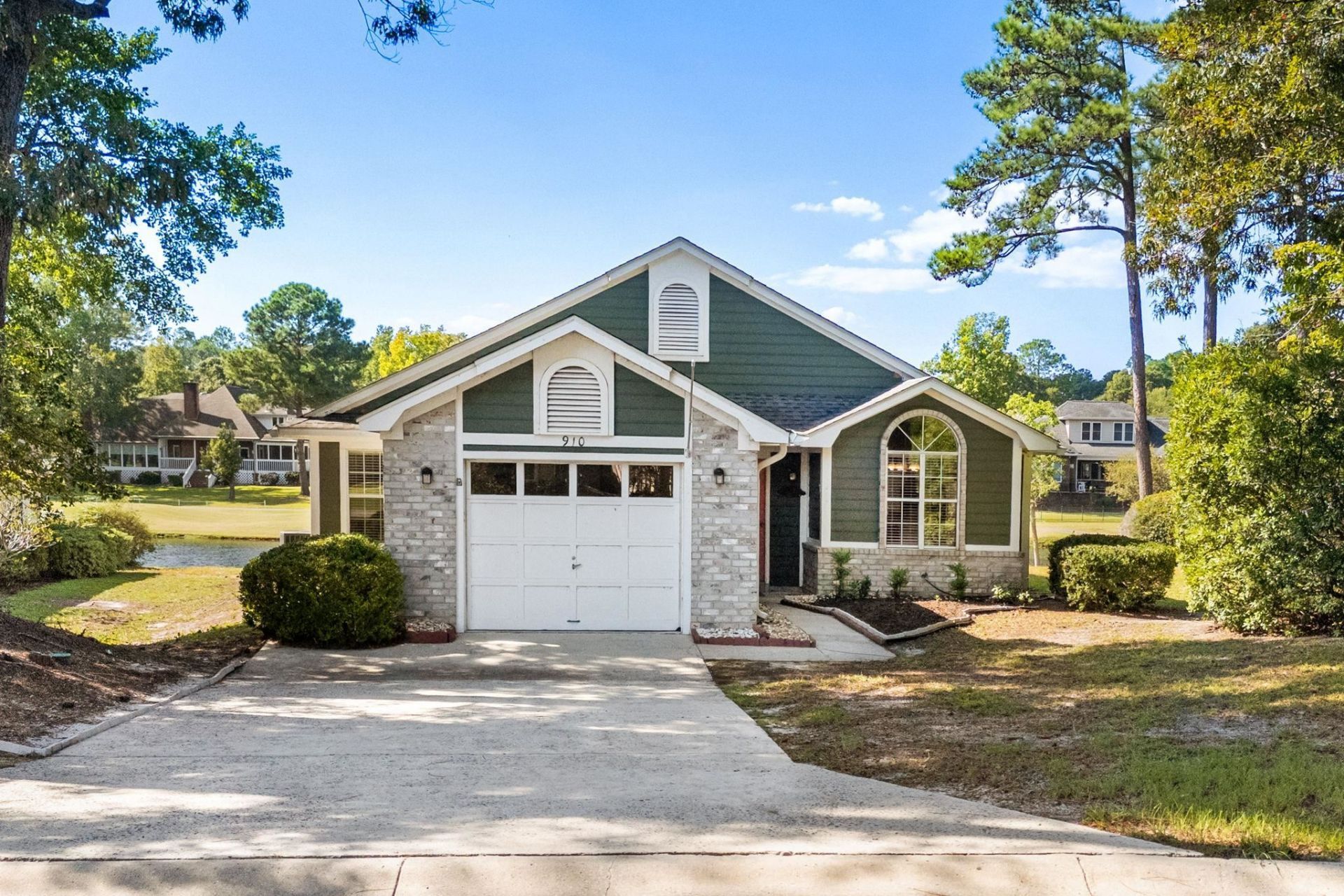 910 Knoll Dr. Photo 1