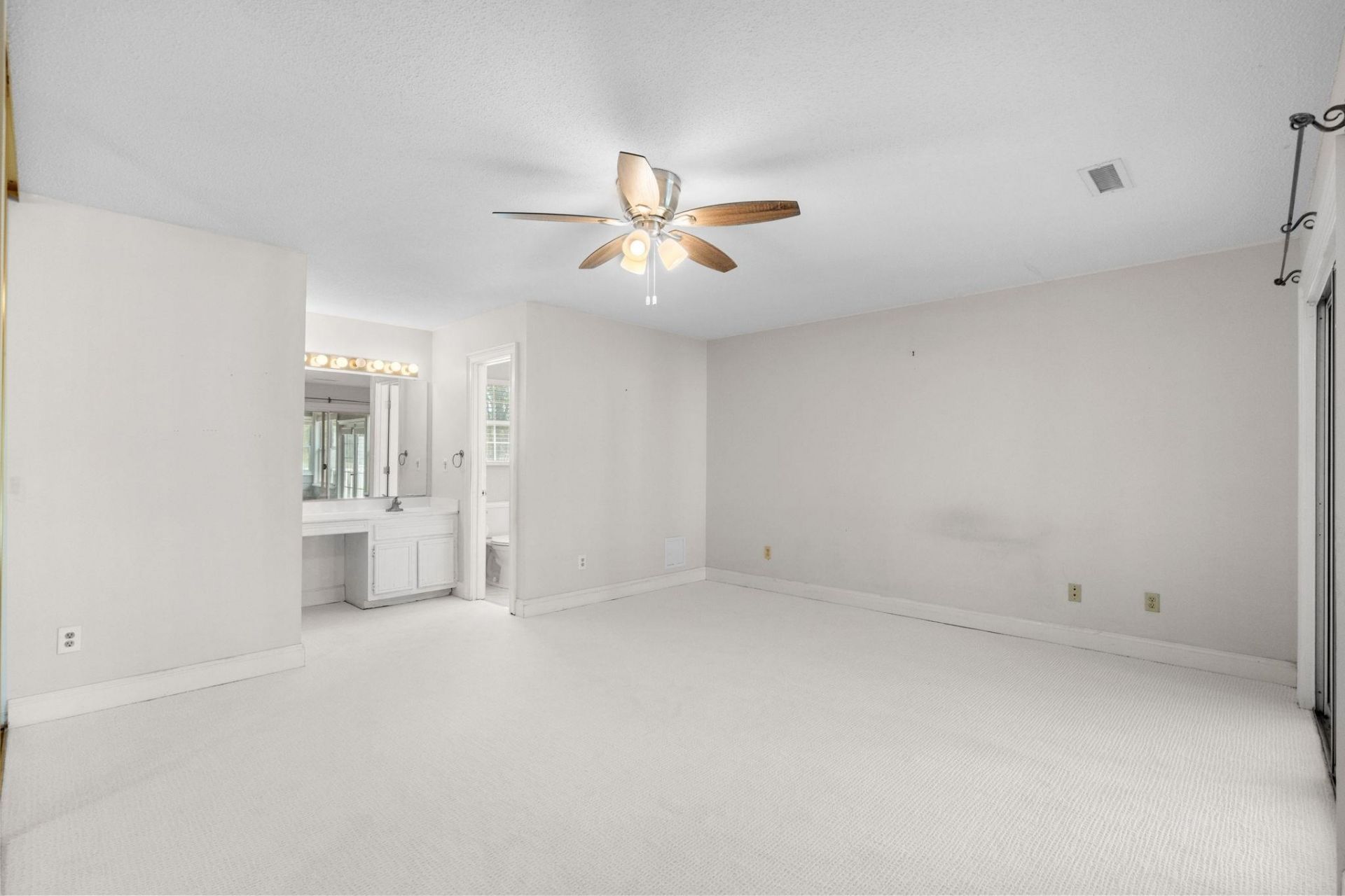 910 Knoll Dr. Photo 19