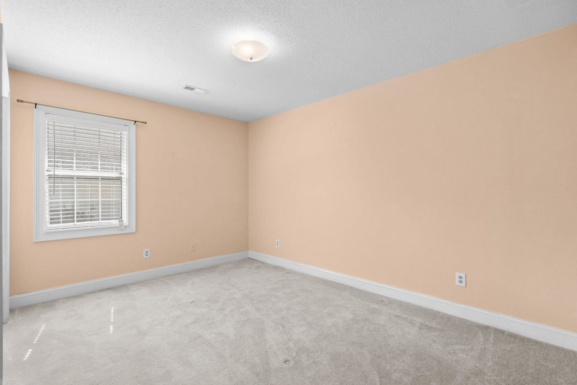910 Knoll Dr. Photo 25
