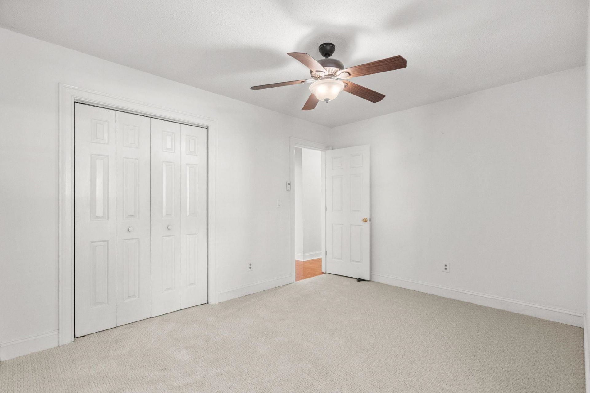 910 Knoll Dr. Photo 28