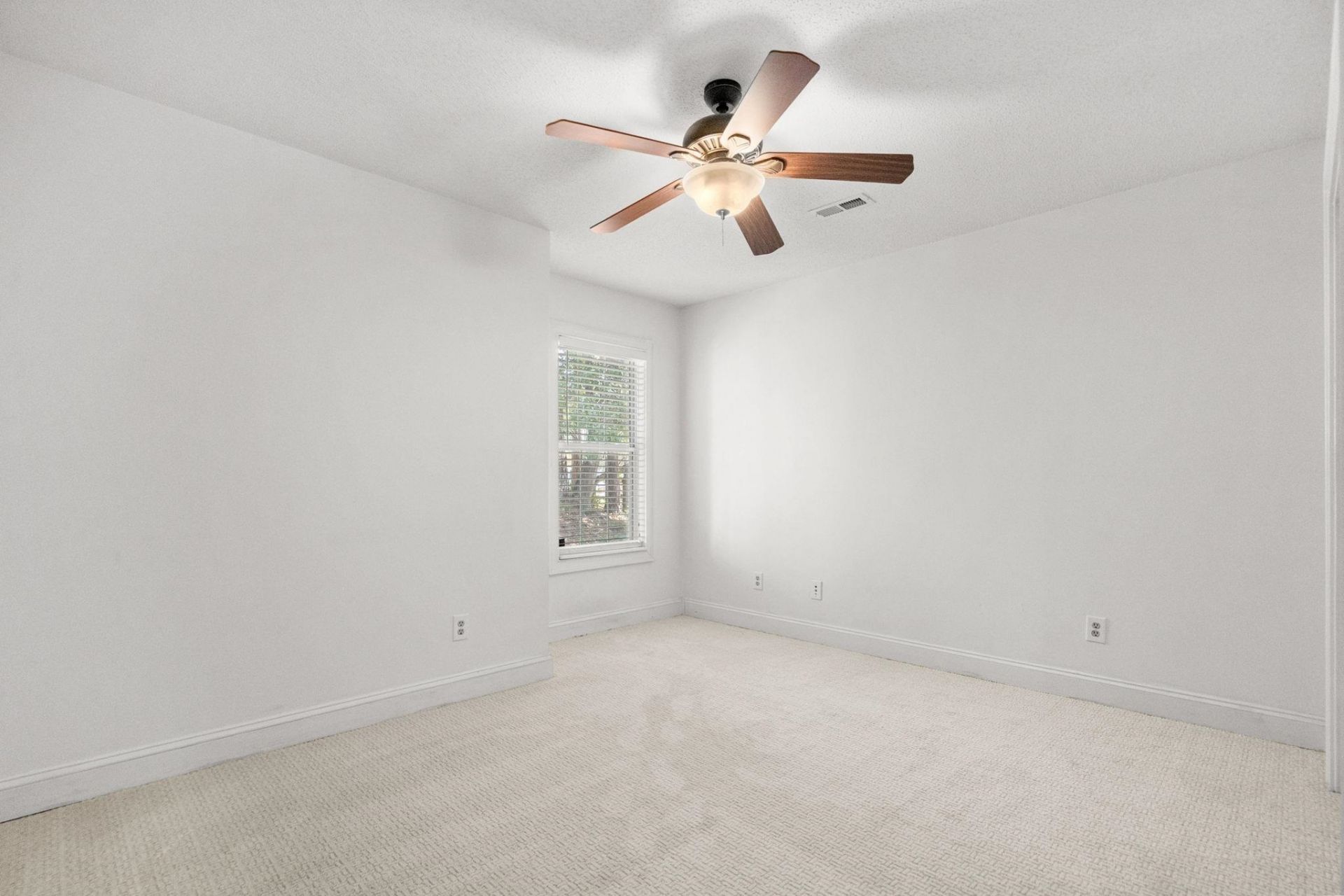 910 Knoll Dr. Photo 29