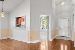 910 Knoll Dr. photo 4