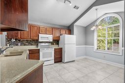 910 Knoll Dr. photo 4