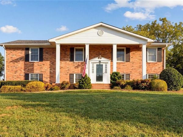1435 S Peace Haven Road , Clemmons, NC 27012