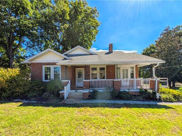 3606 Country Club Road , Winston-Salem, NC 27104