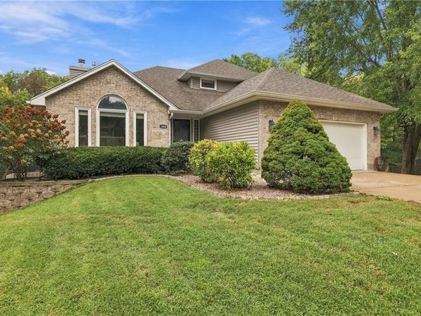 3650 SW Kimstin Circle, Blue Springs, MO 64015