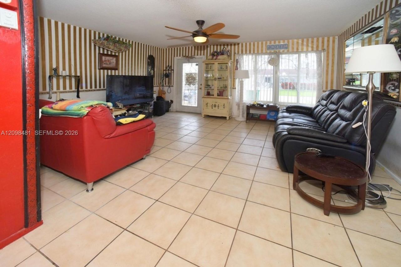 4505 NW 43rd Ter, Tamarac, FL 33319 Photo