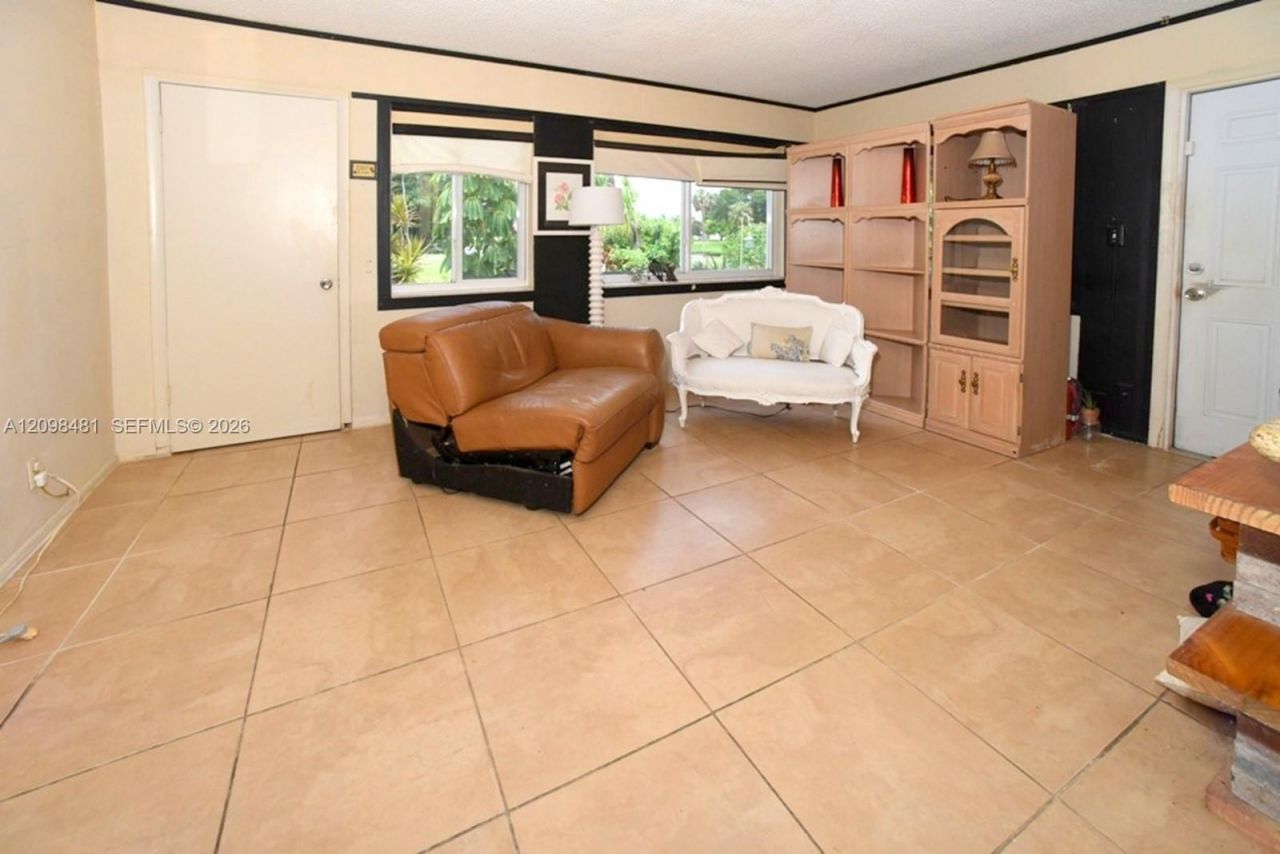4505 NW 43rd Ter, Tamarac, FL 33319 Photo