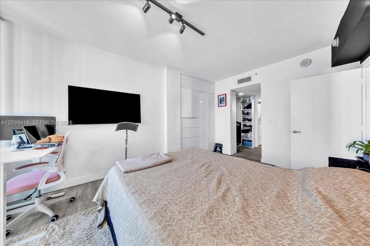 1750 N Bayshore Dr , Unit 2510, Miami, FL 33132 Photo