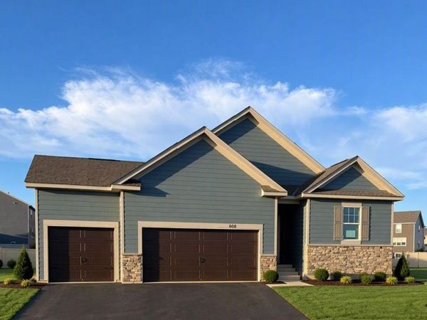 1712 Oak Creek Drive, Chaska, MN 55318