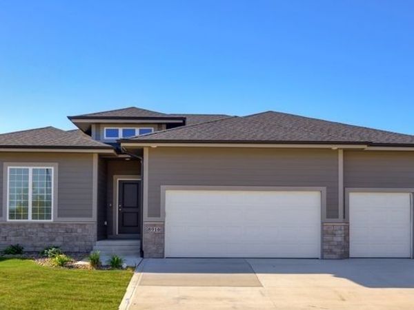 8916 Beery Place , Johnston, IA 50131