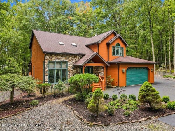 584 S Huron Circle, Hazleton, PA 18202