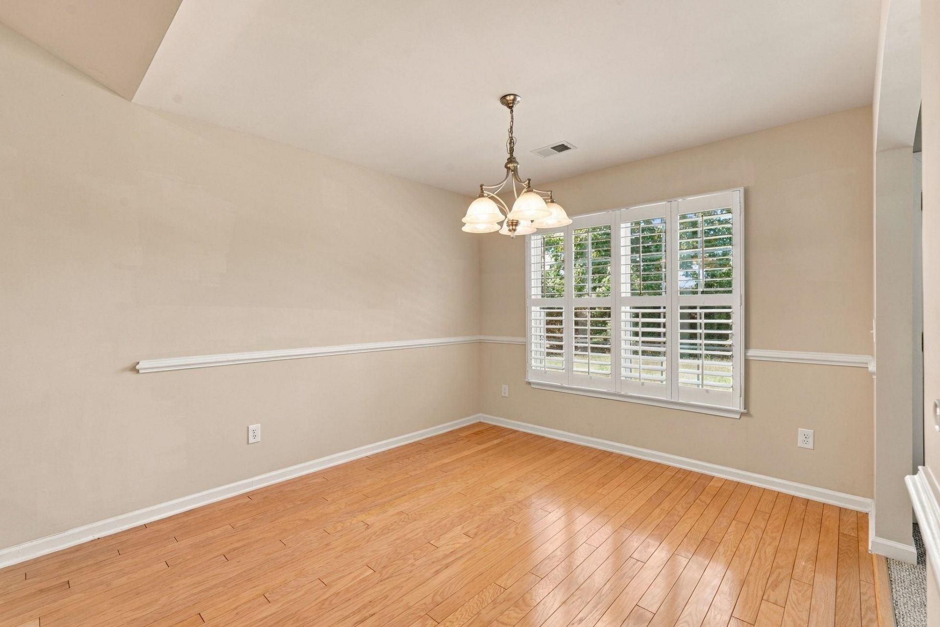 322 Whitchurch St. Photo 10