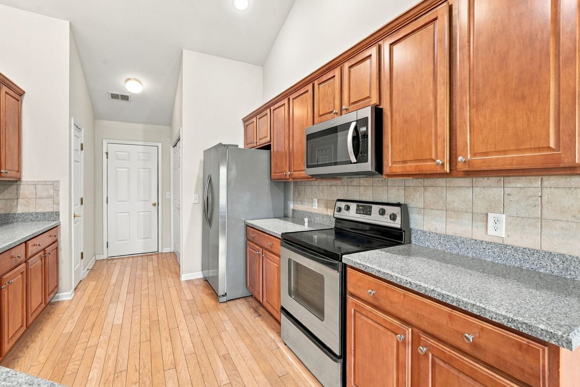 322 Whitchurch St. Photo 13