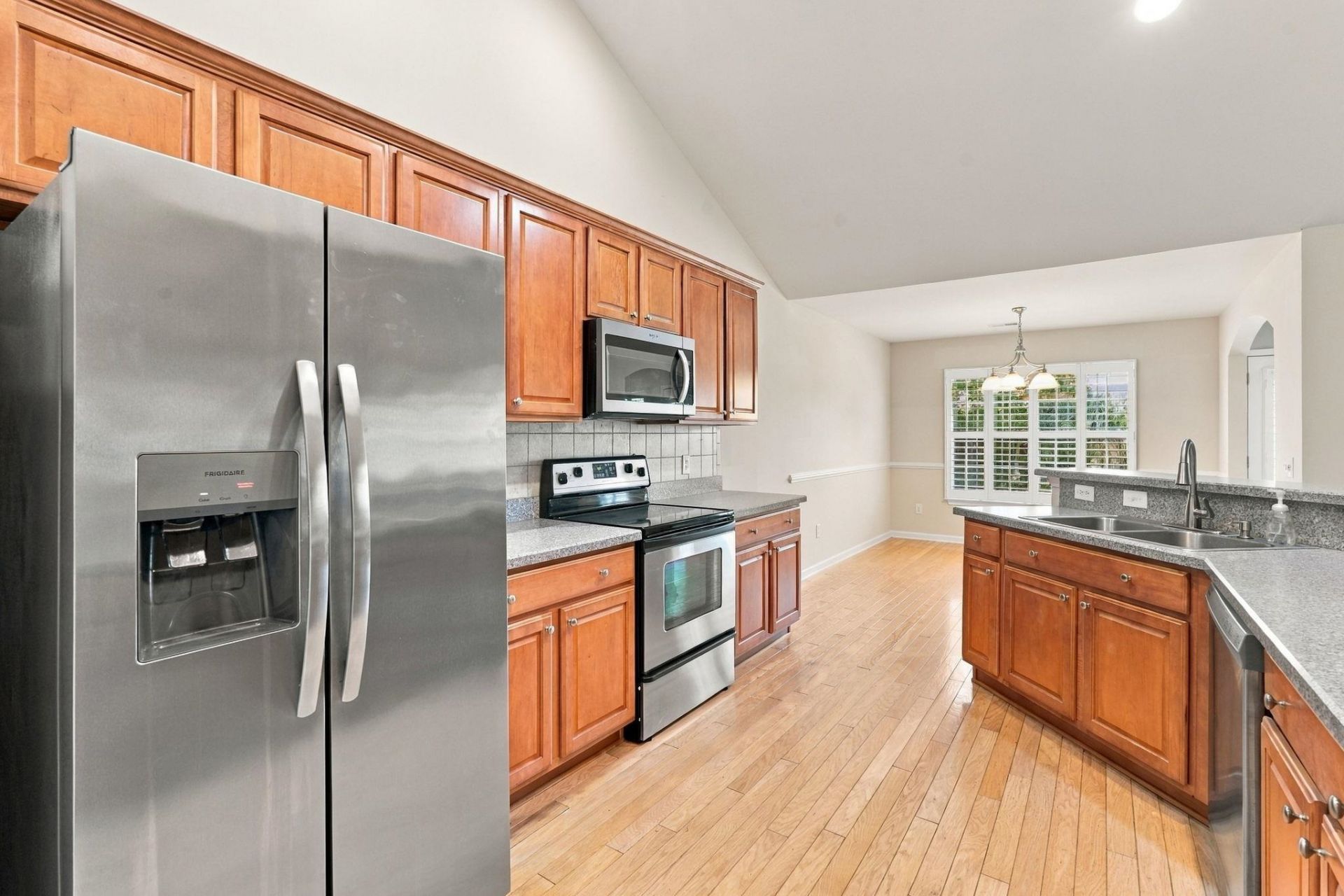322 Whitchurch St. Photo 15