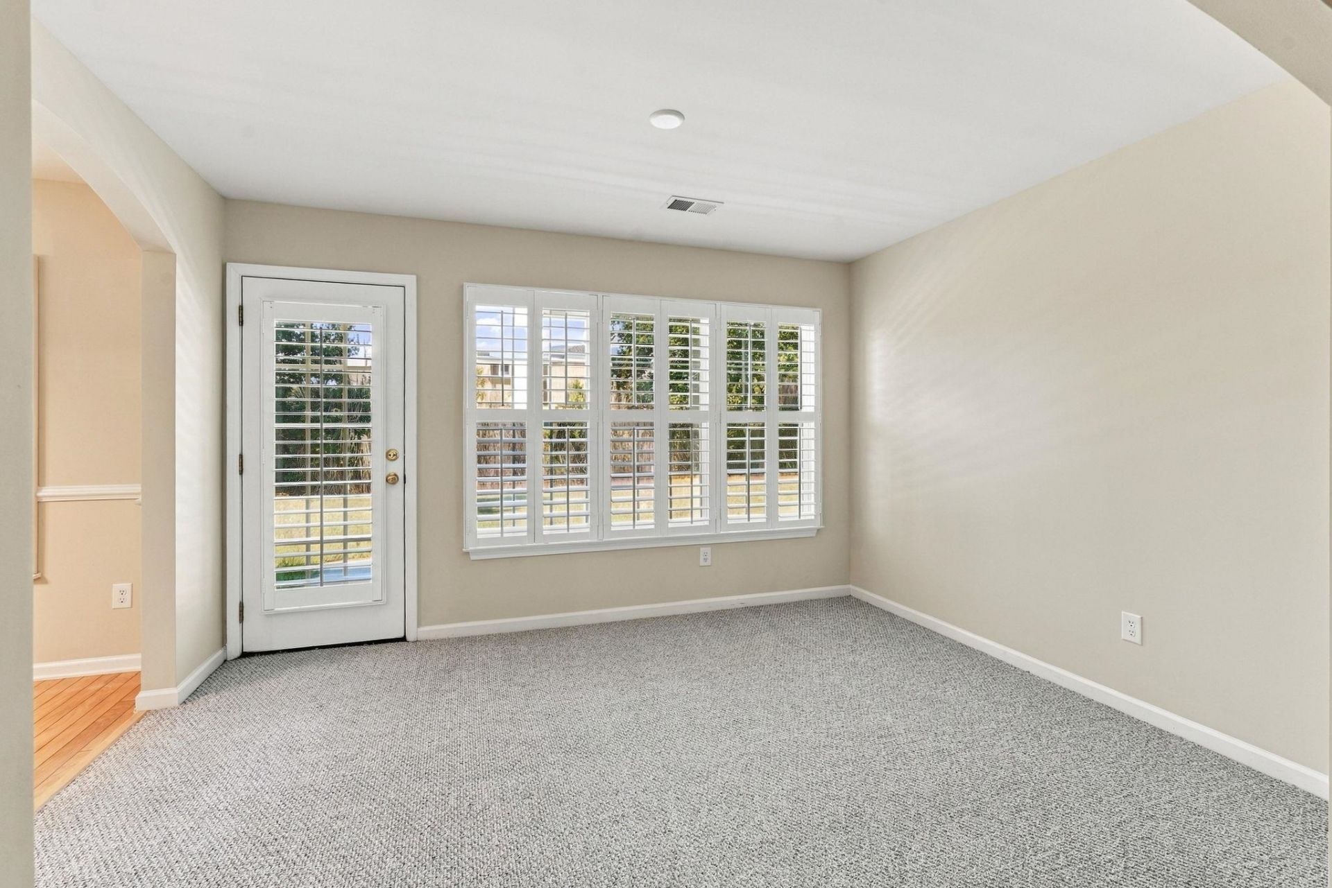 322 Whitchurch St. Photo 16