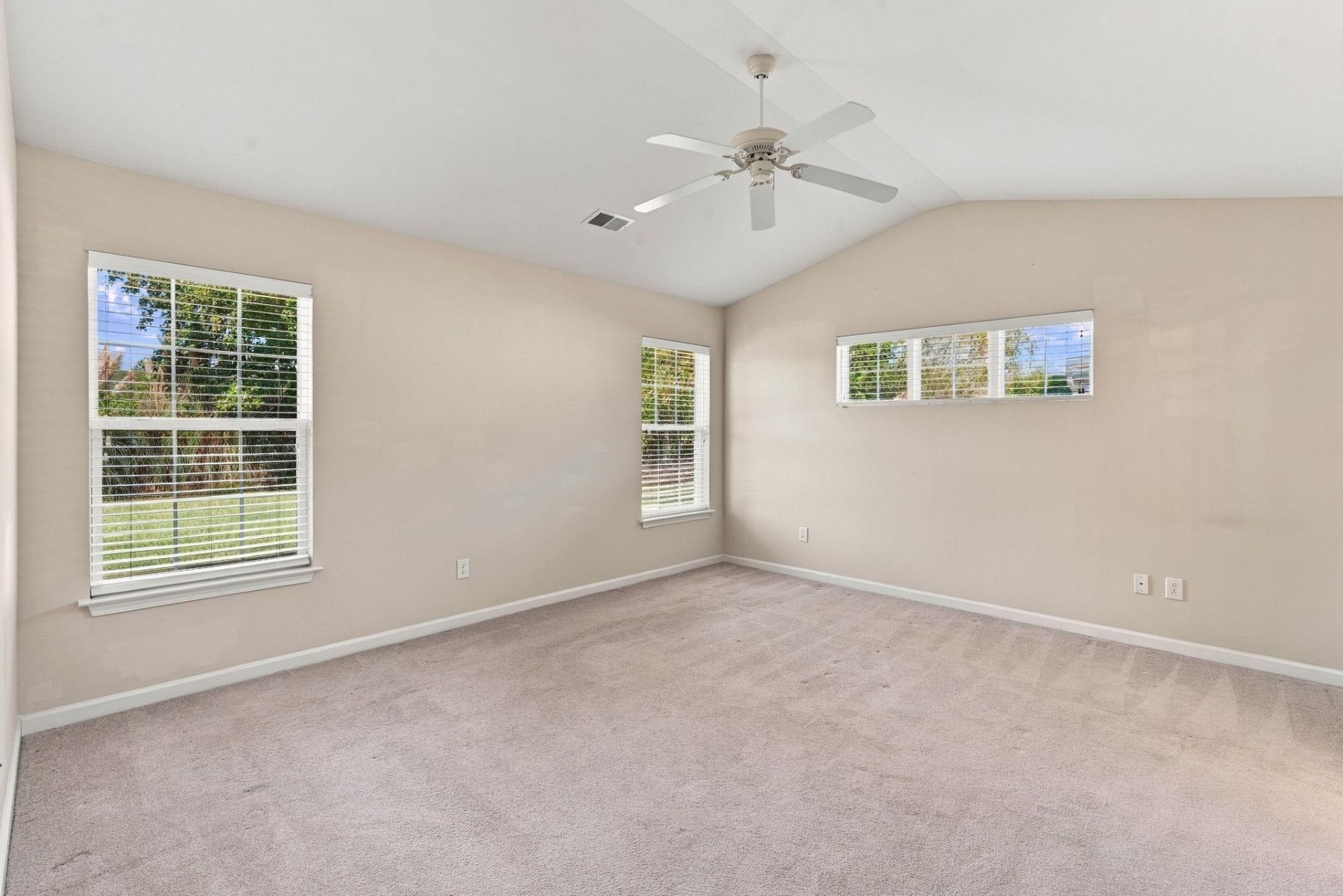 322 Whitchurch St. Photo 17