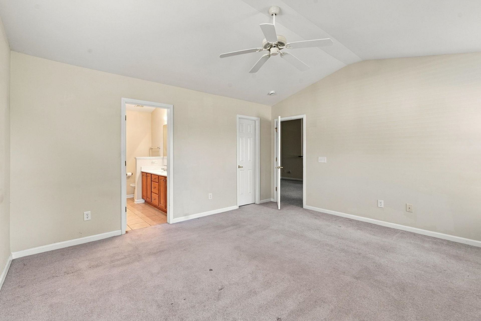 322 Whitchurch St. Photo 18