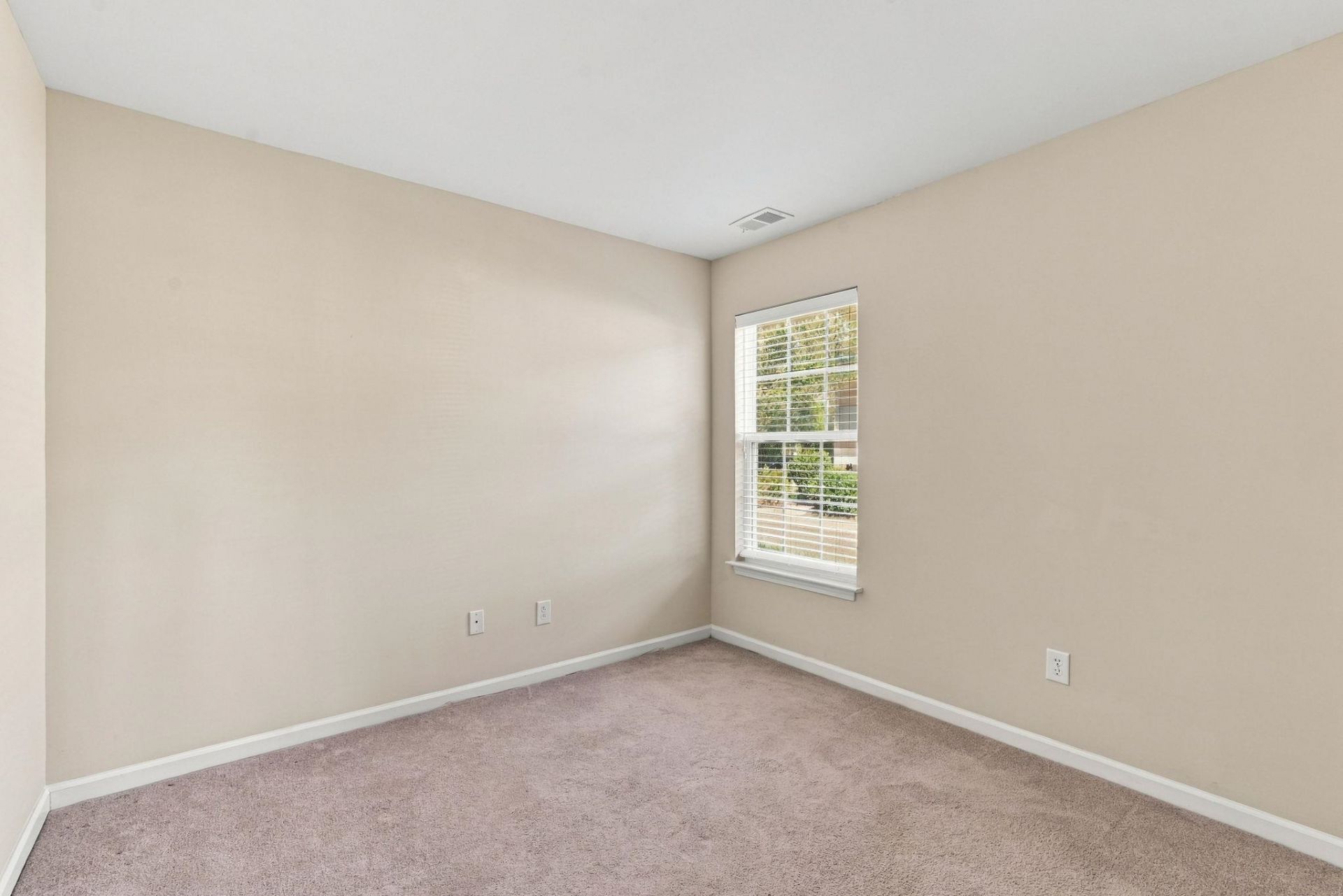 322 Whitchurch St. Photo 22
