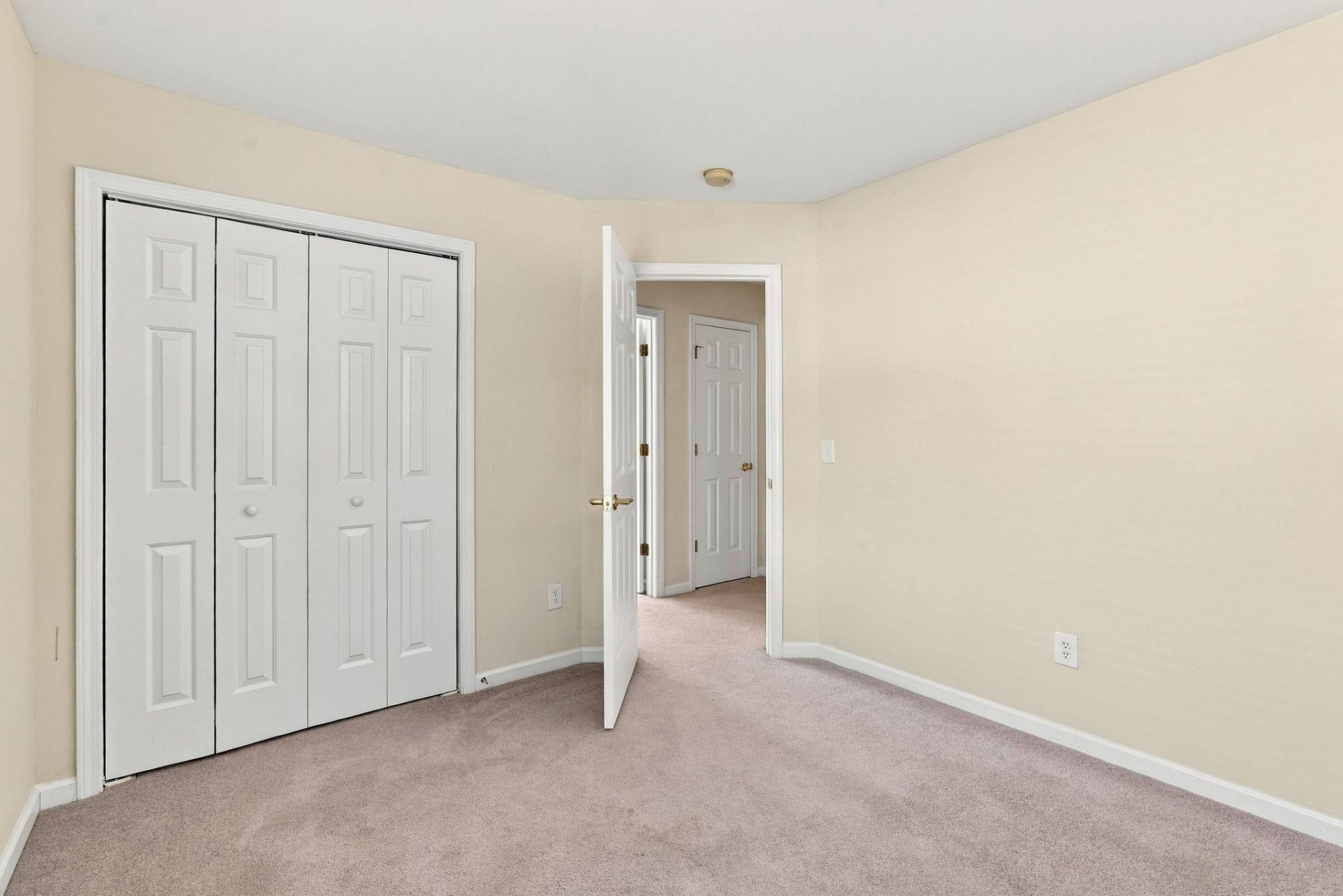 322 Whitchurch St. Photo 23