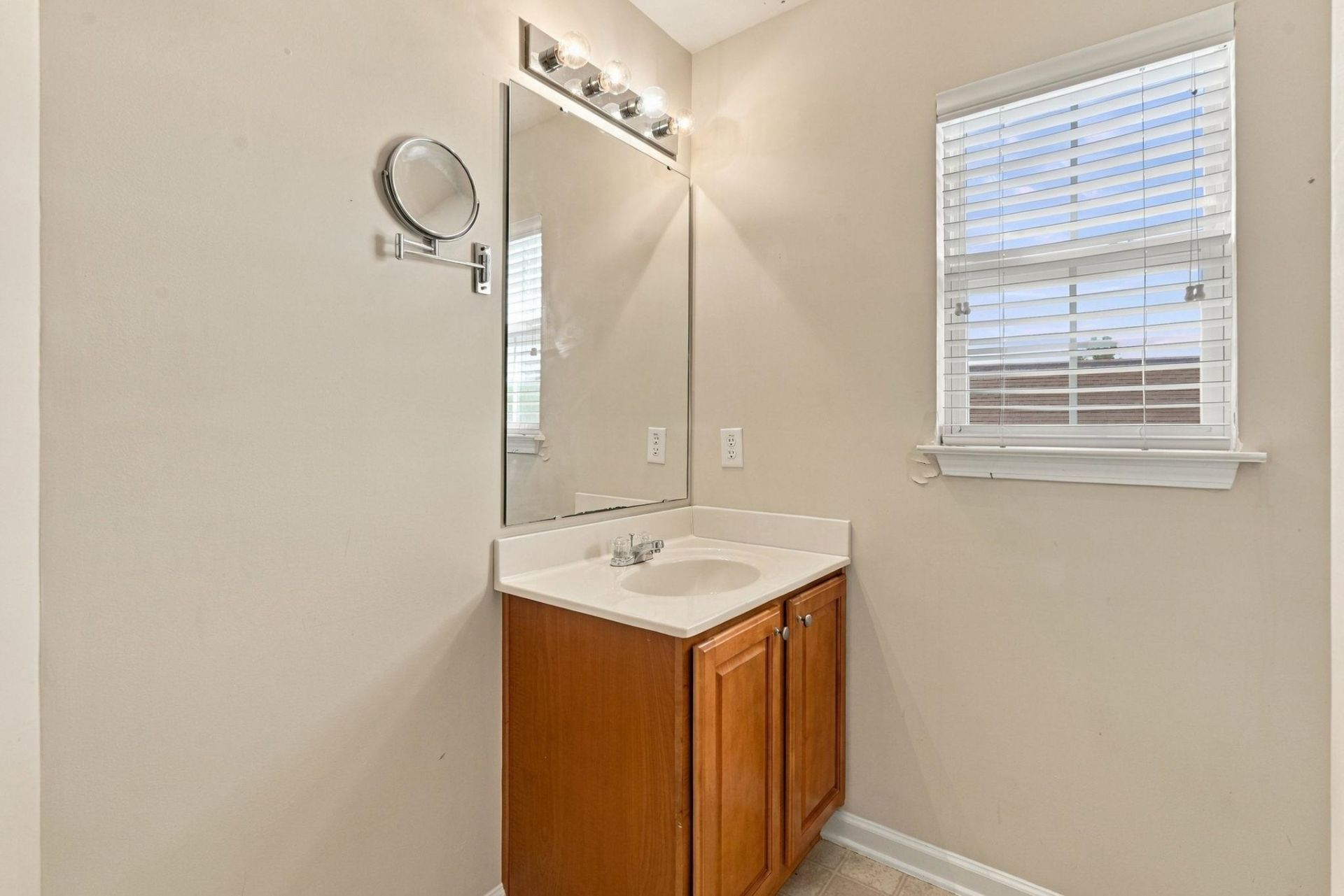 322 Whitchurch St. Photo 25