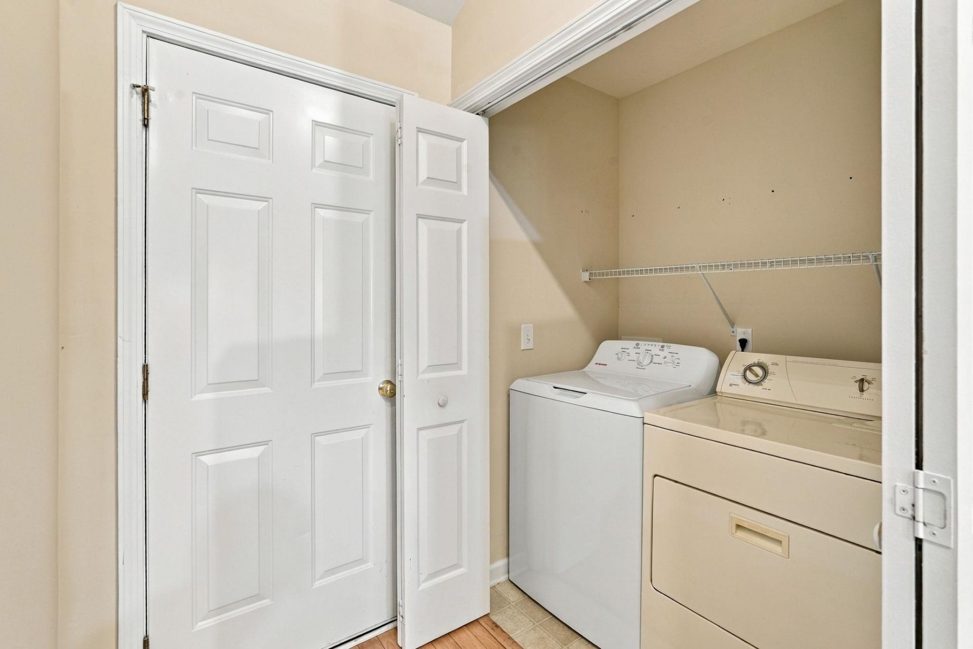 322 Whitchurch St. Photo 33