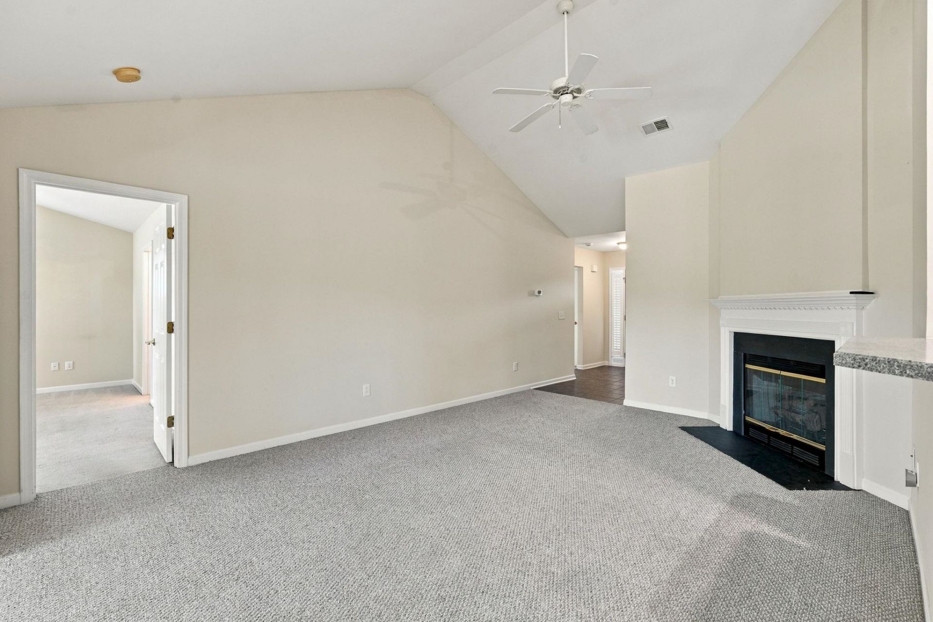 322 Whitchurch St. Photo 5
