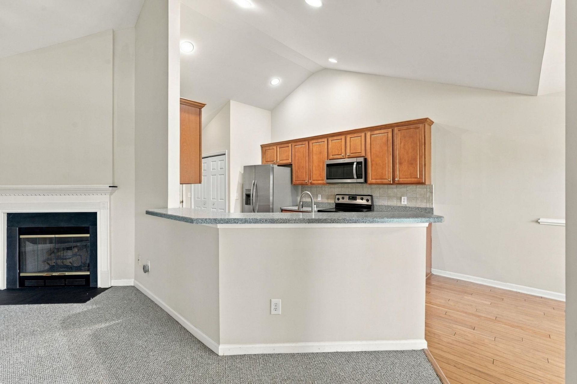 322 Whitchurch St. Photo 7