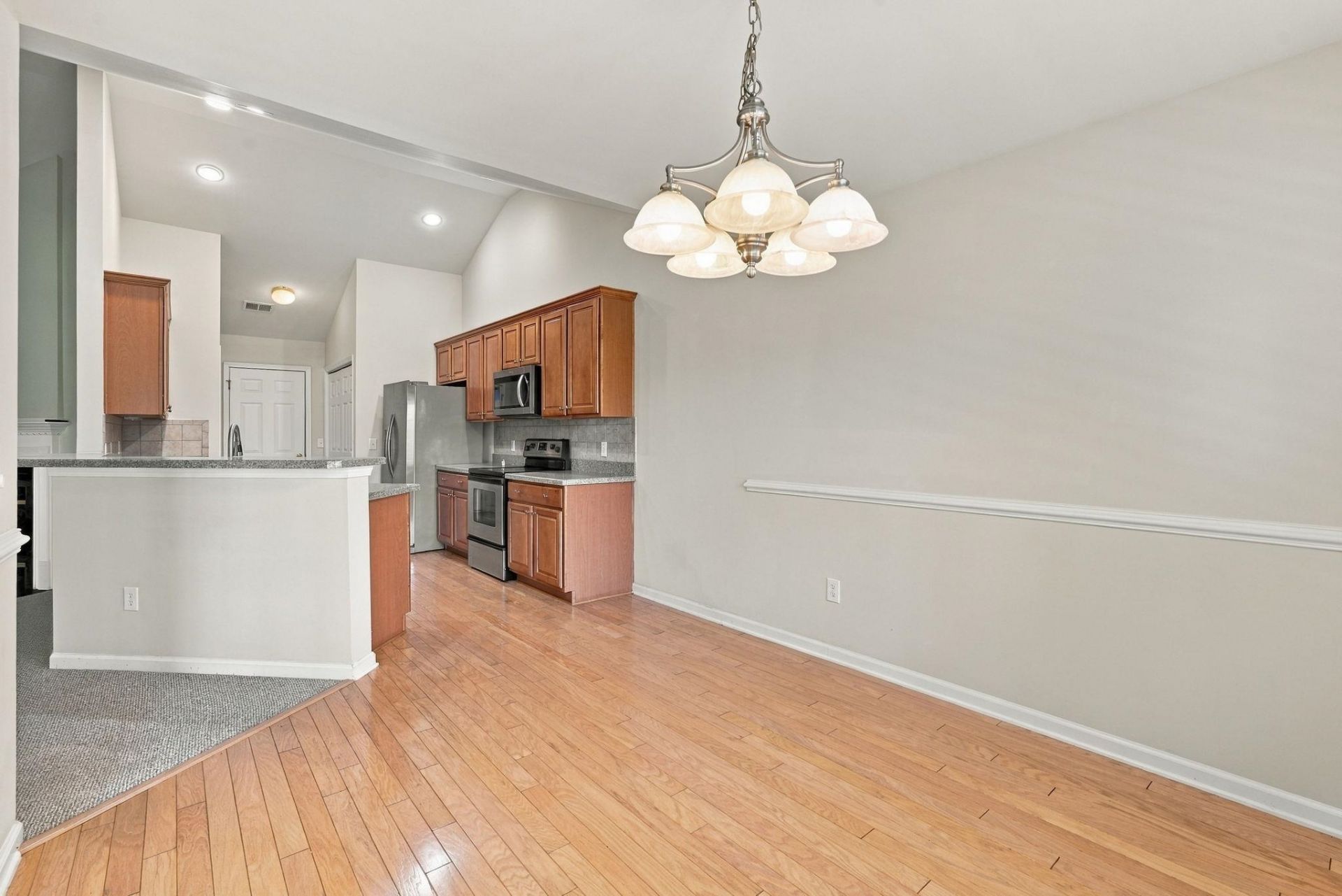 322 Whitchurch St. Photo 9