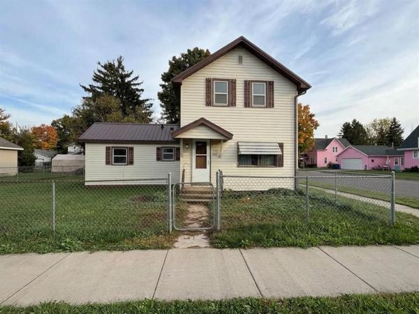 1037 E La Salle Avenue, Barron, WI 54812